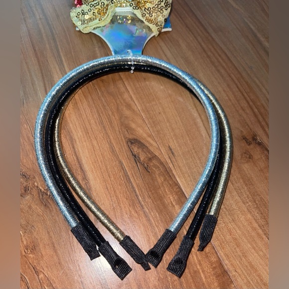 3 hair band and 2 Sets of Hair Bows - Picture 2 of 4
